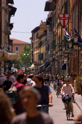 Crowded Shopping Street in Pisa