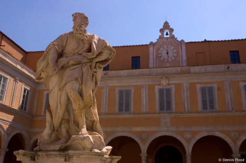 Statue at Palazzo dell Arcivescovado